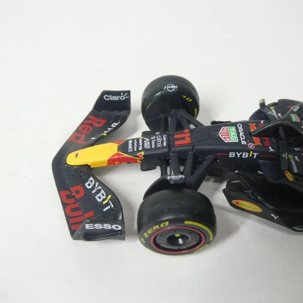 Oracle Red Bull Racing RB18 2022 Formula One Diecast Model 1:43 Bburago